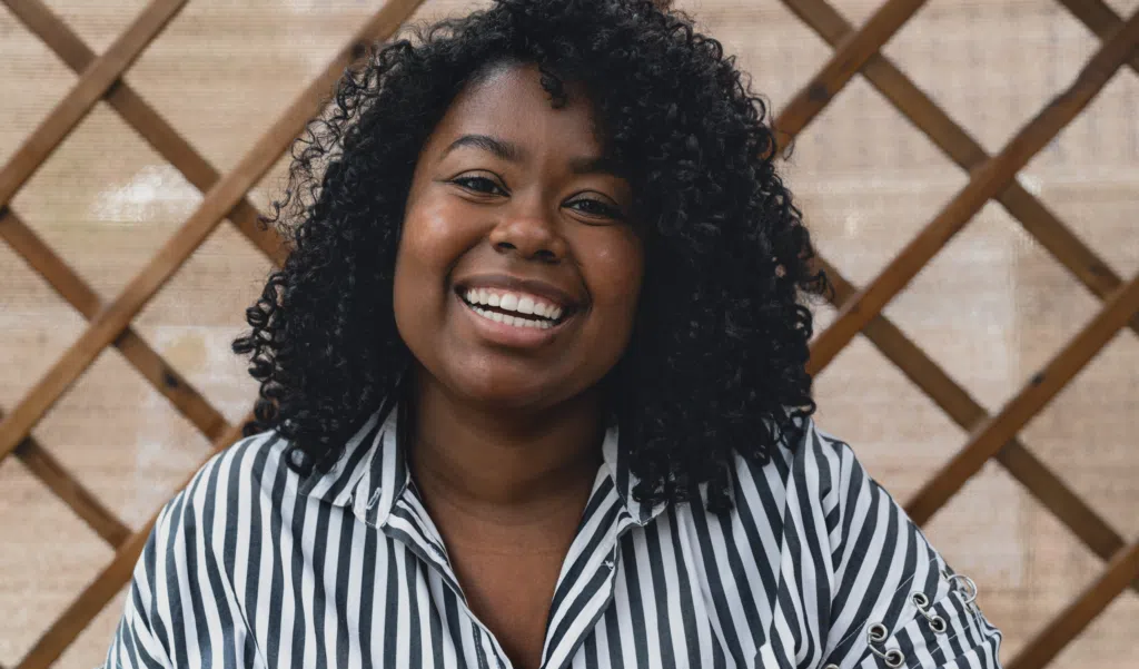 portrait-of-smiling-african-woman-during-corona-vi-2022-02-22-14-08-53-utc.png